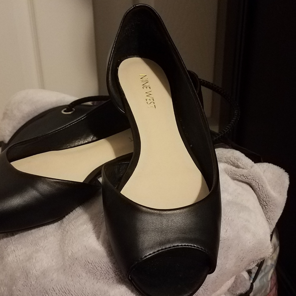 Shoes/flats - Picture 2 of 2